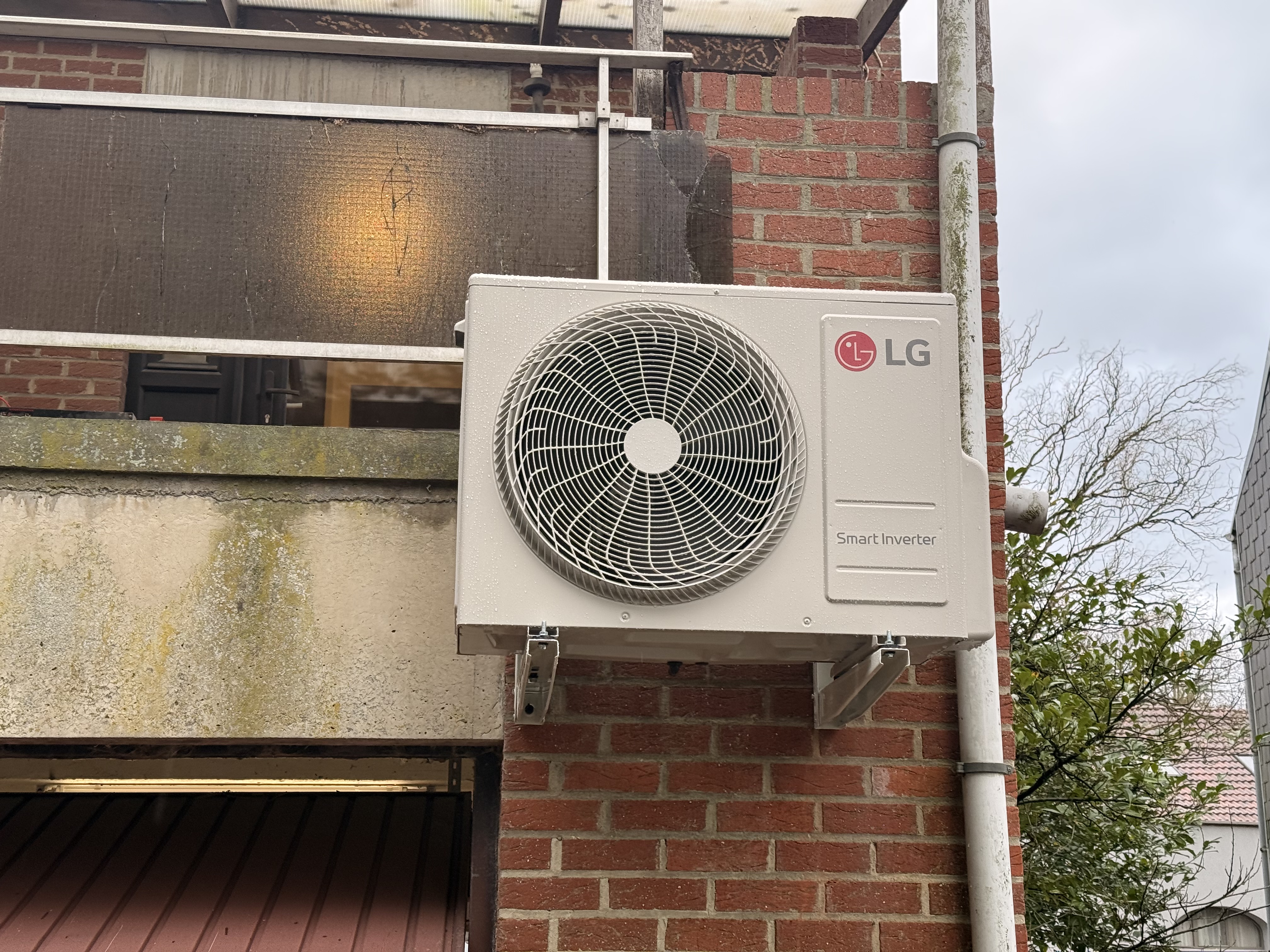 Espace cave avec murs béton pour installation ballon thermodynamique