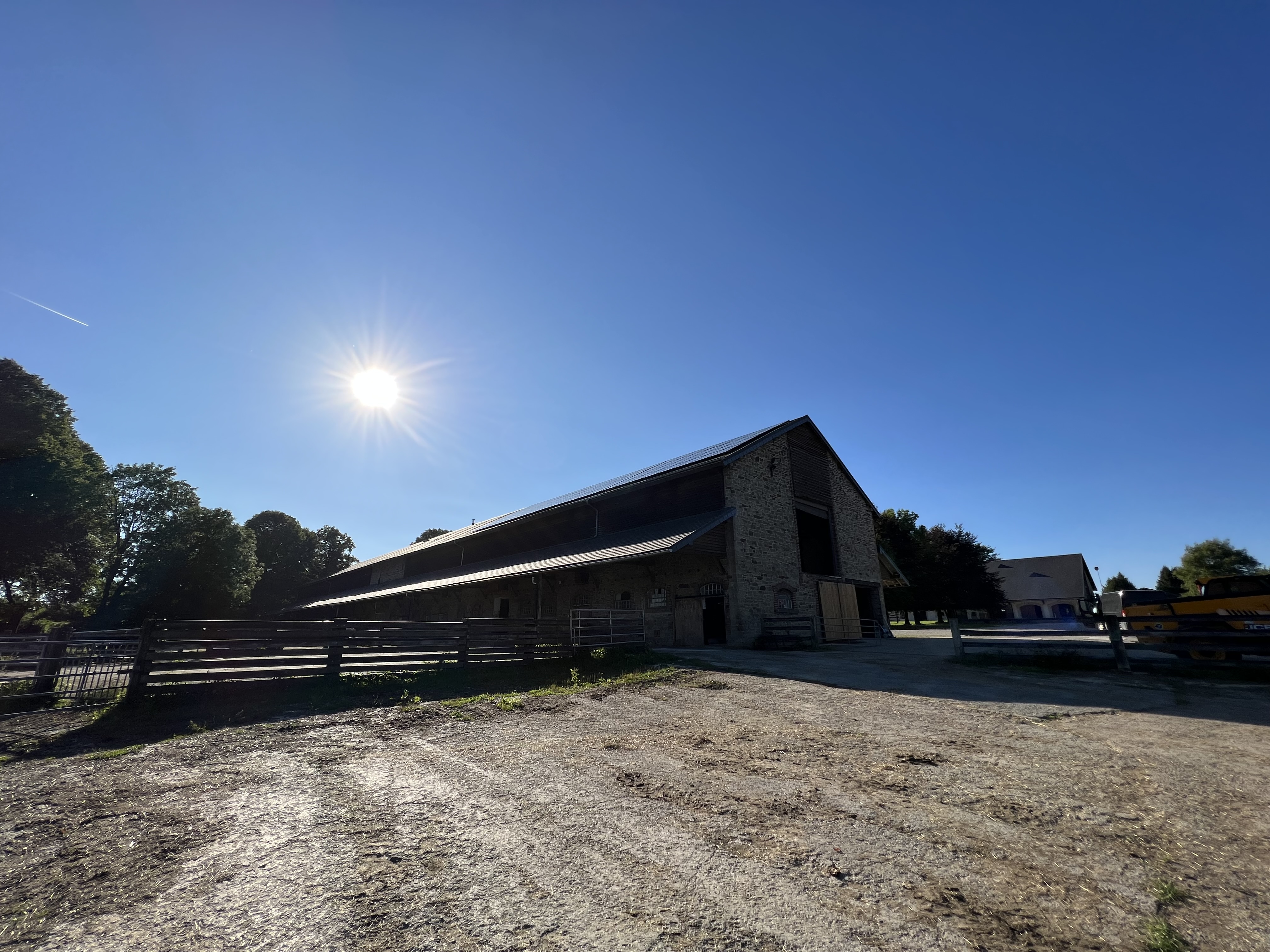 Système photovoltaïque 92 panneaux — réhabilitation complète écurie de domaine à Verviers